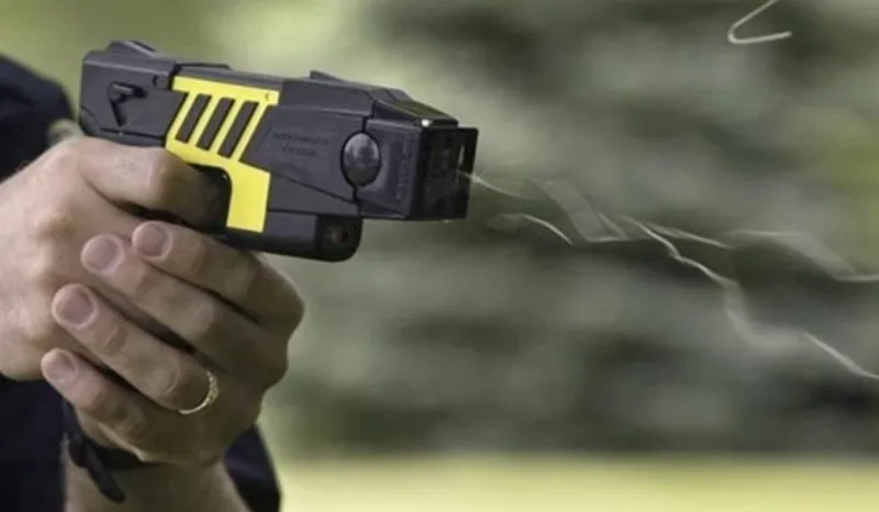 Amazonas aprova lei que autoriza mulheres a usarem arma de choque para defesa pessoal - Foto: Reprodução/internet